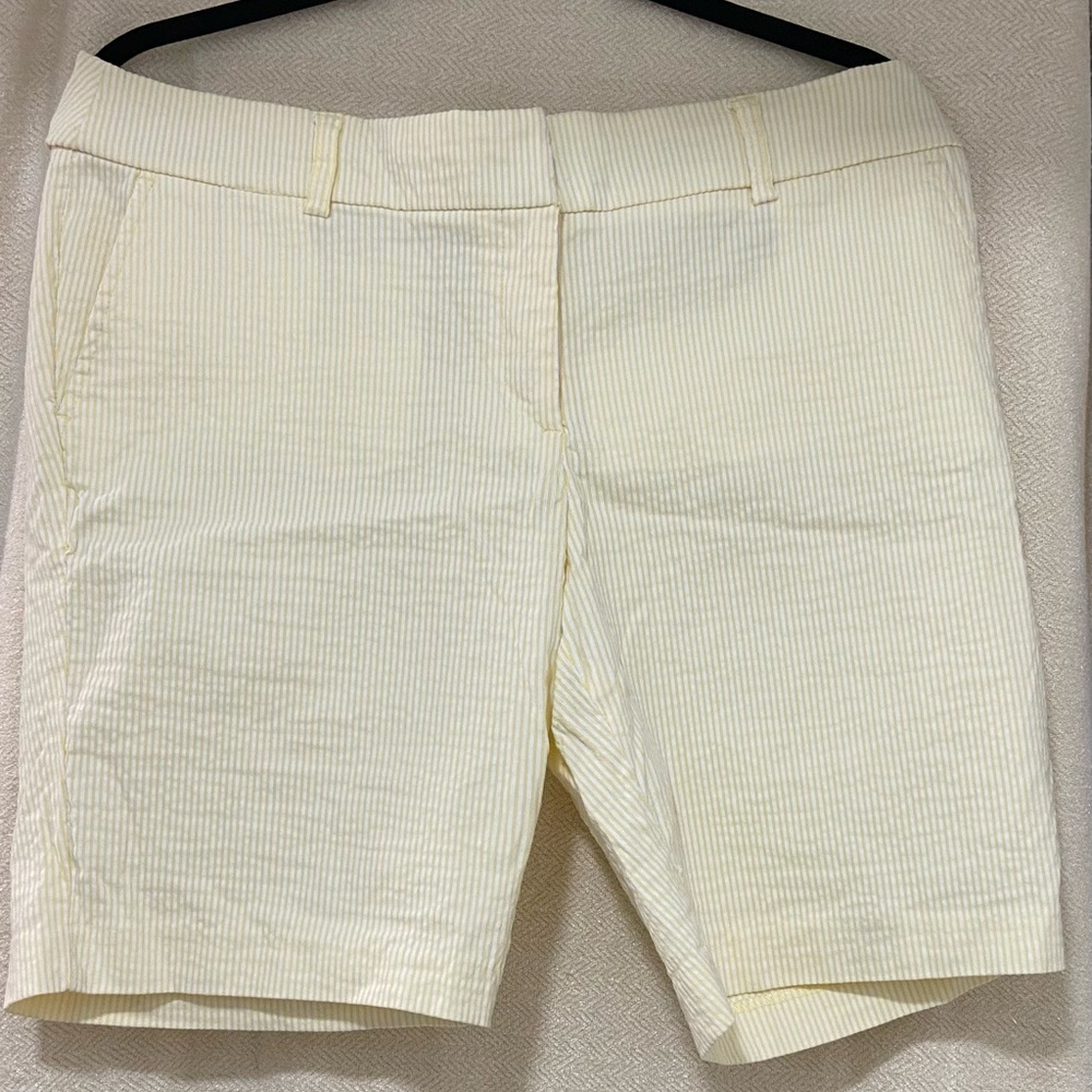 Dalia Women's Light White&Yellow striped stretch Bermuda Size 12